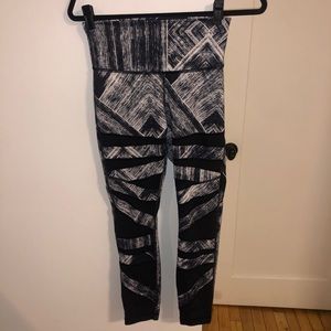 Black and white patterned Lululemon leggings